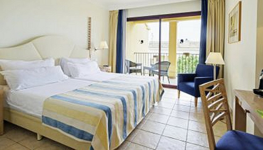 ROBINSON Cala Serena